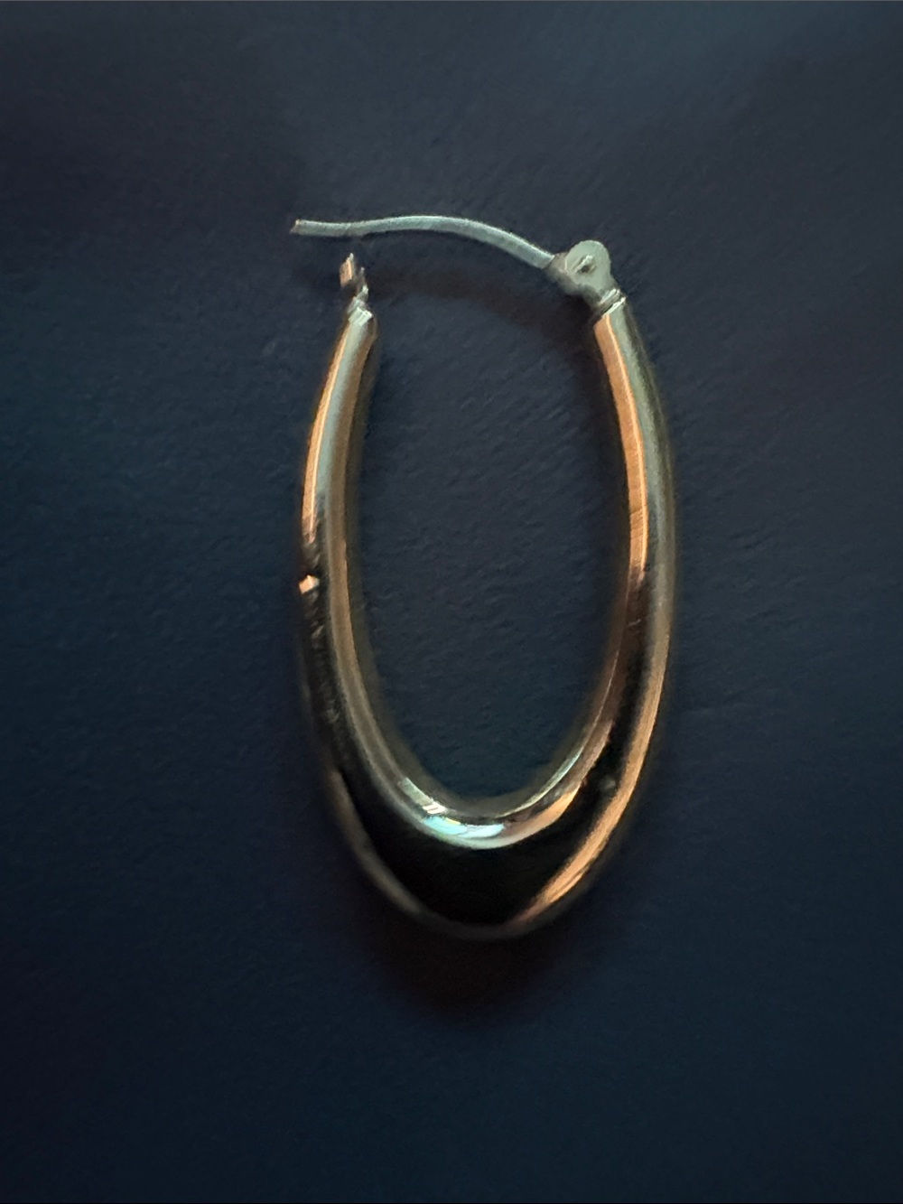 14K yellow Gold Oval Hoop earrings with latch backs. - Picture 4 of 11